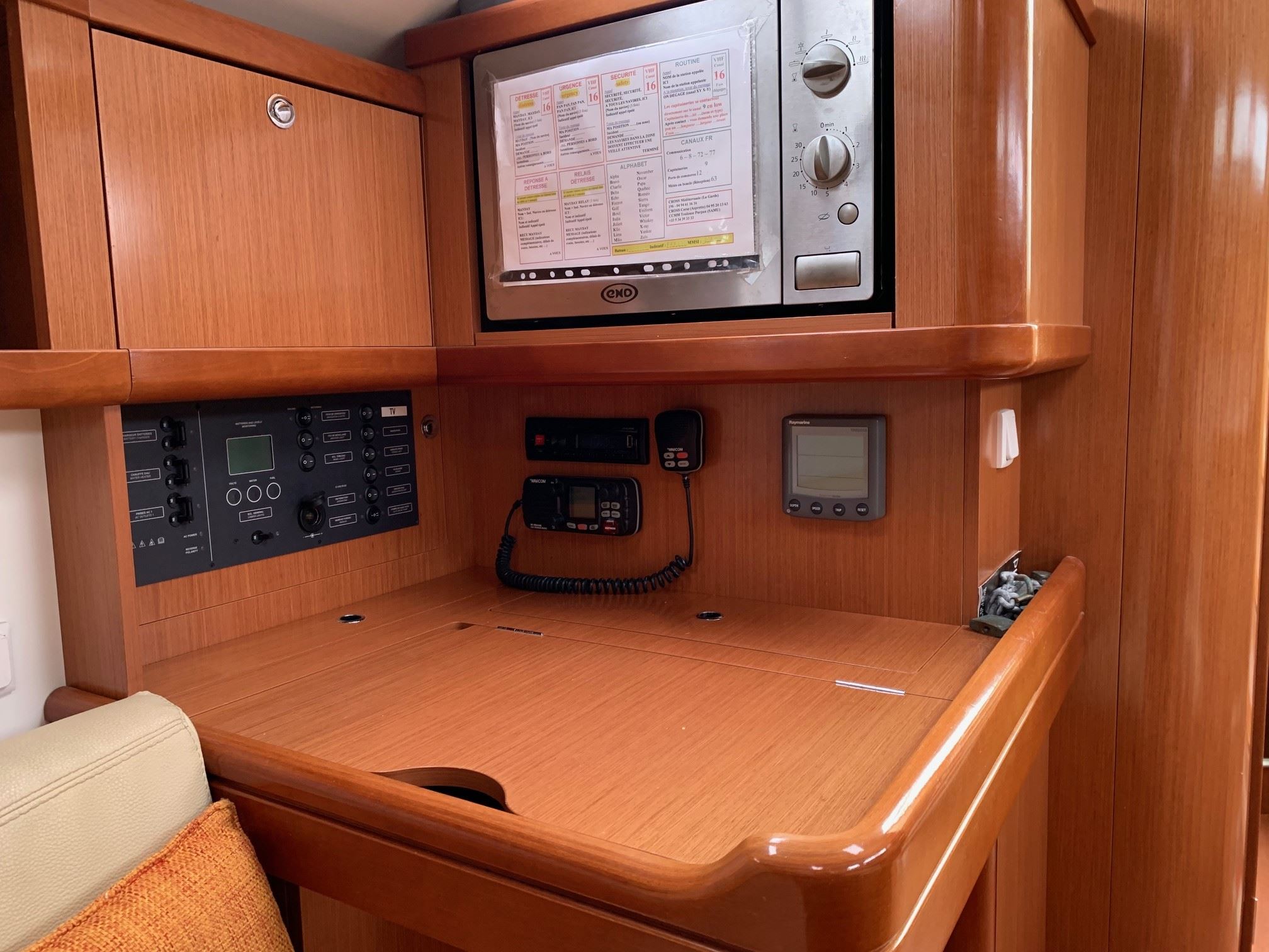 slider 12 Beneteau Oceanis 37